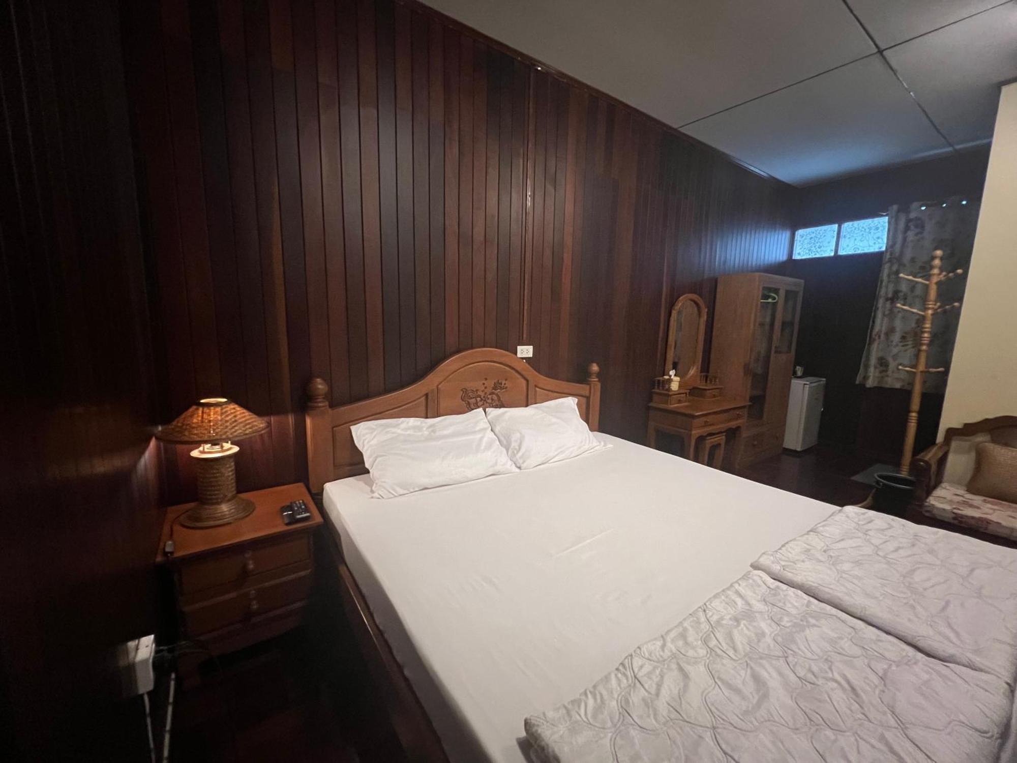Ban Heng Apartment Пра Након Си Аютая Екстериор снимка