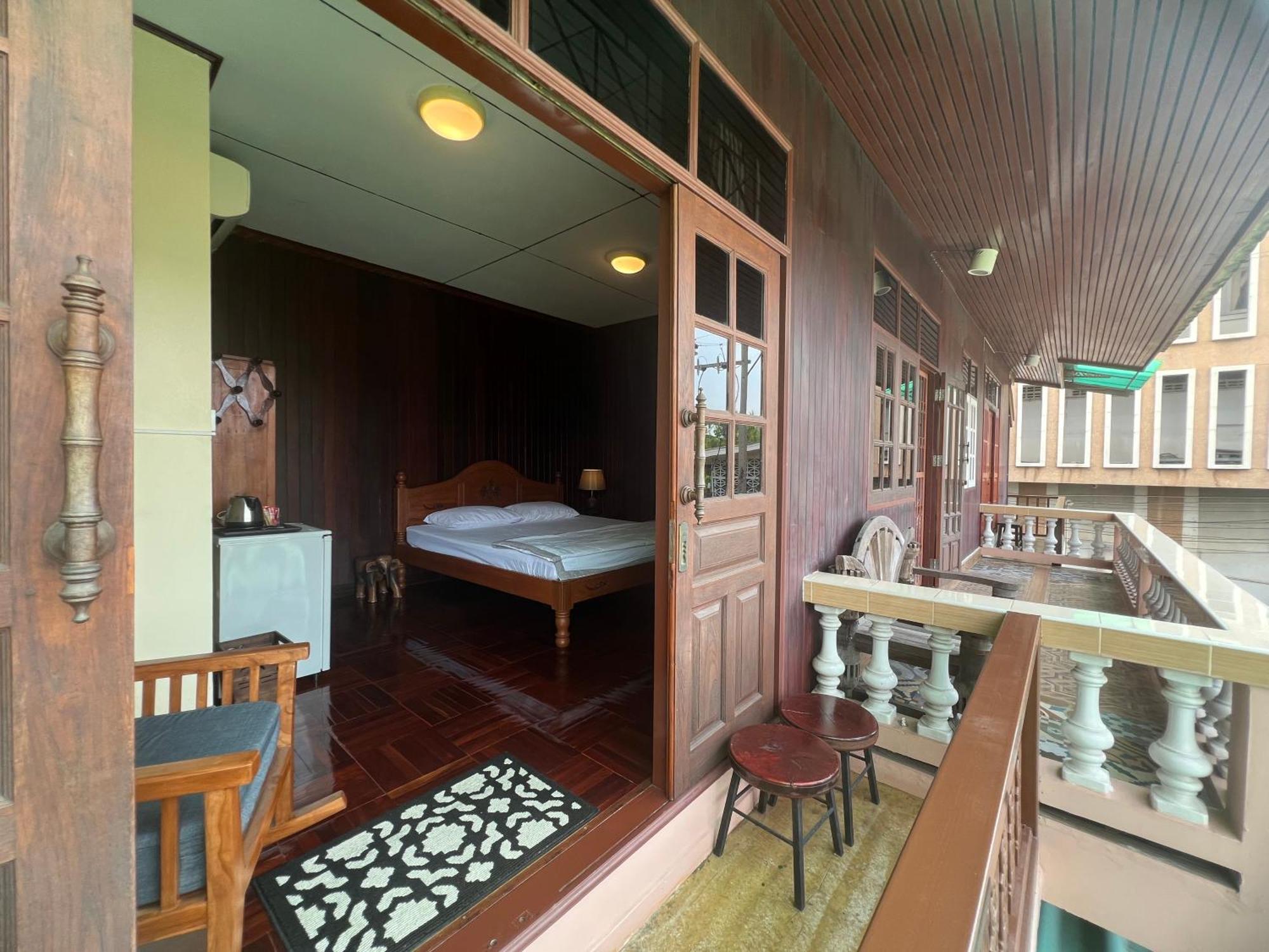 Ban Heng Apartment Пра Након Си Аютая Екстериор снимка